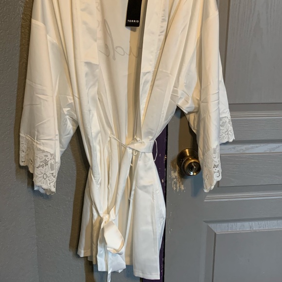 Bride Robe - Picture 3 of 4